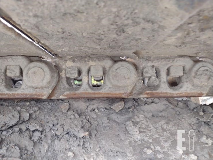 2015-volvo-ec220e-lr-image-32