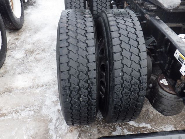 2017-peterbilt-579-image-13