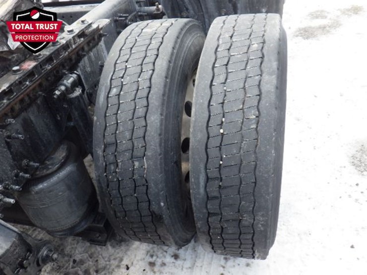 2023-volvo-vnl-300-image-7