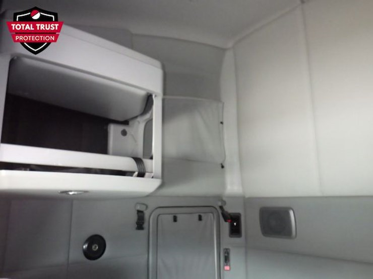 2022-kenworth-t680-image-22