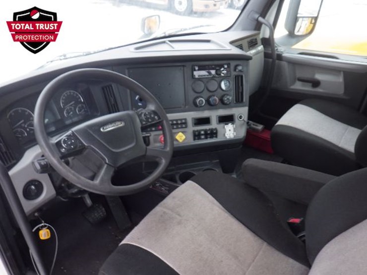 2020-freightliner-cascadia-116-image-15