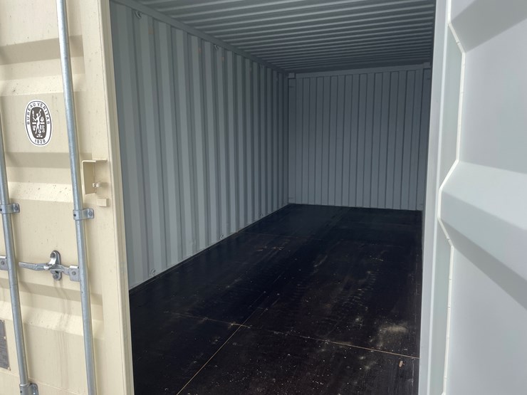 #203-•-20'-shipping-container-image-7