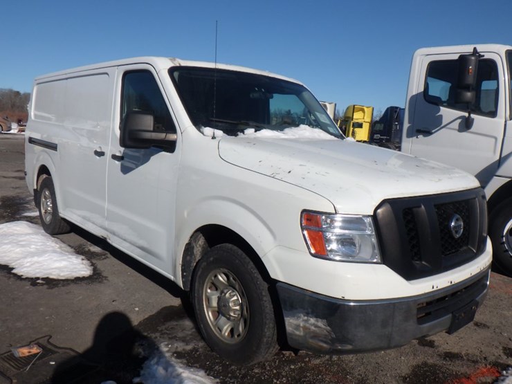 2013-nissan-nv2500-image-3