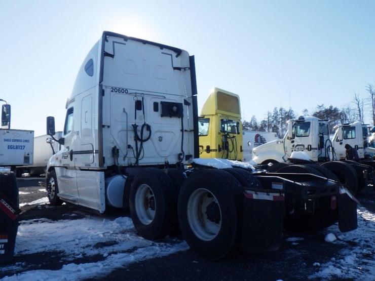 2017-freightliner-cascadia-125-image-13