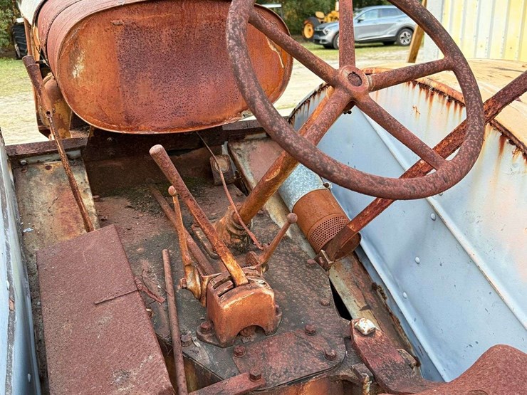 twin-city-tractor-image-6