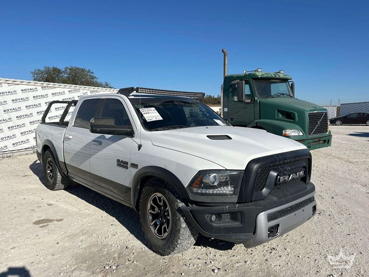 2017-dodge-1500-image-2