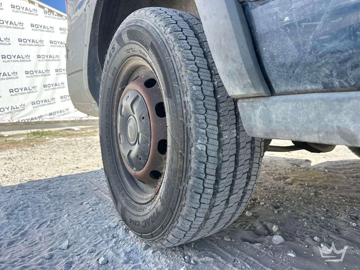 2015-ford-transit-image-47