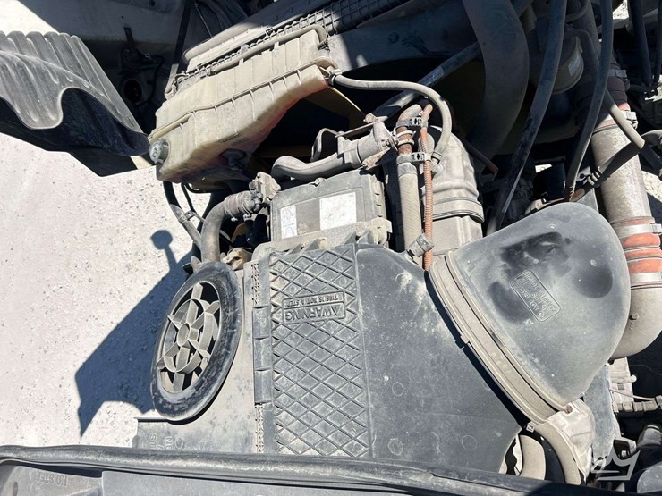 2016-freightliner-cascadia-125-image-9