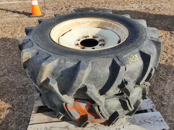 pallet-of-two-pivot-wheels-&-tires-image-1
