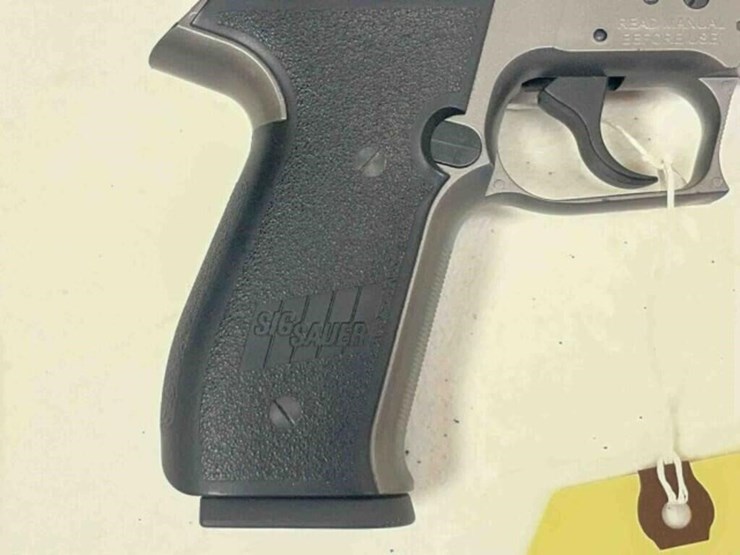 sig-sauer-pistol-image-5