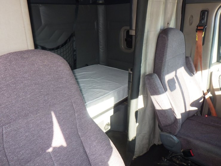 2017-freightliner-cascadia-125-image-5