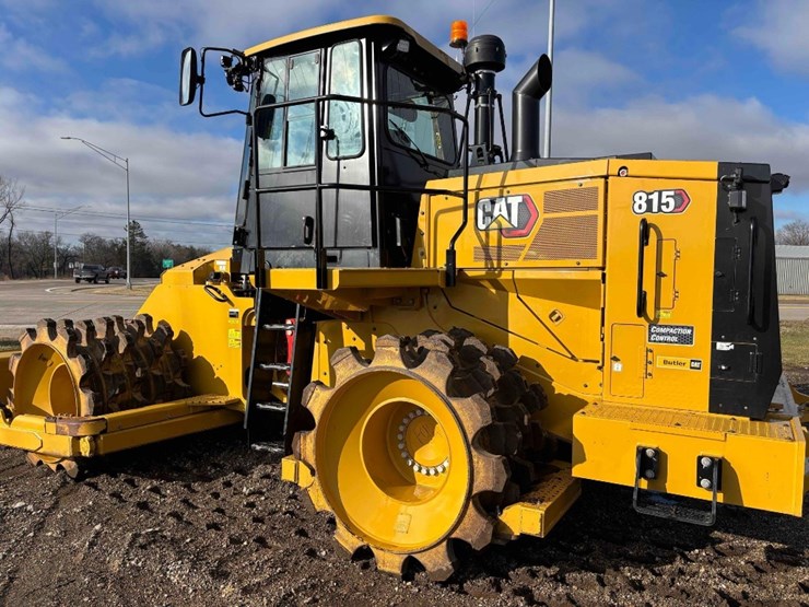 2023-caterpillar-815-image-7
