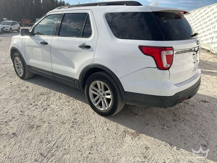 2017-ford-explorer-image-4