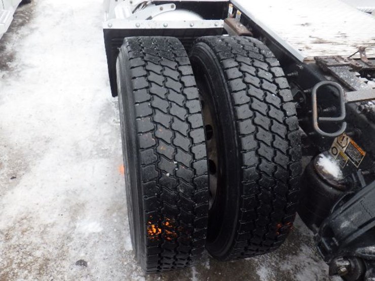 2017-peterbilt-579-image-14