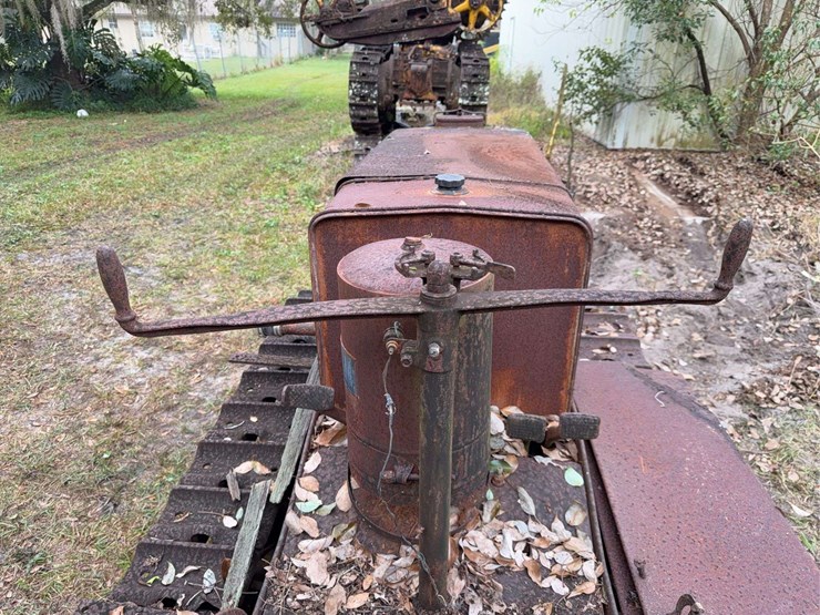 caterpillar-2-ton-crawler-image-22