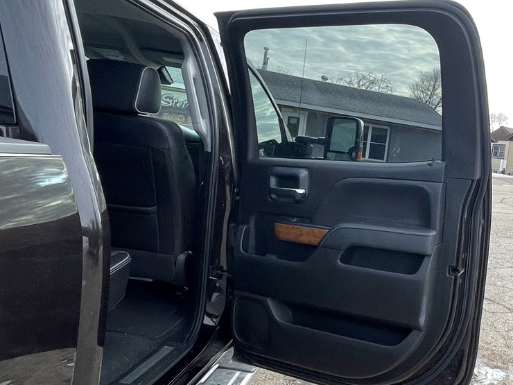 #4000-•-2019-chevy-silverado-high-country-pickup-(has-wi-title)-image-30