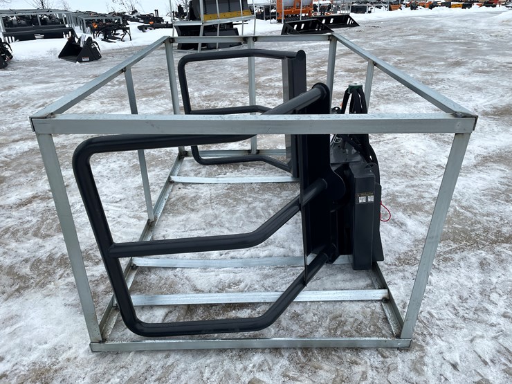 #2367-•-wolverine-hydraulic-bale-squeeze-attachment-image-8