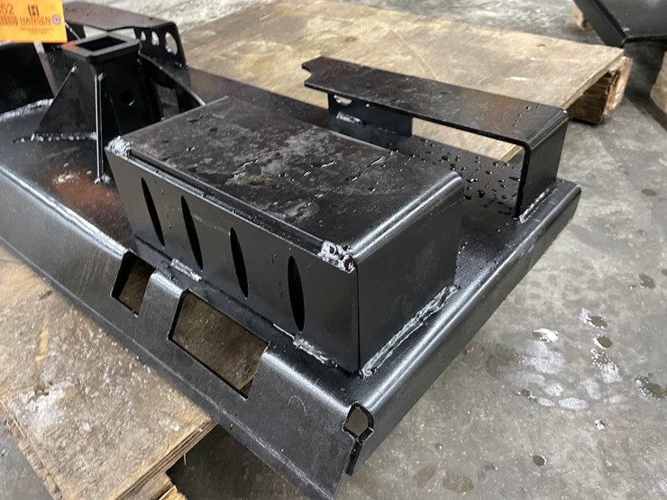 #3852-•-new-universal-mount-receiver-hitch-plate-with-chain-buckets-image-4