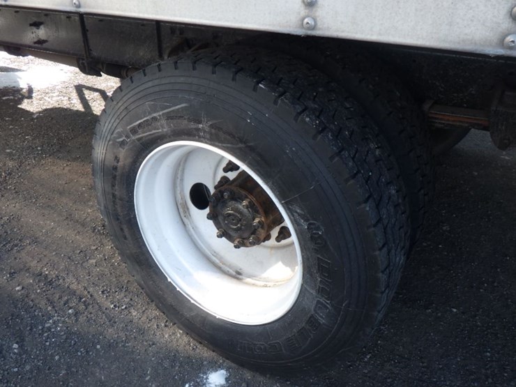 2017-hino-268a-image-9