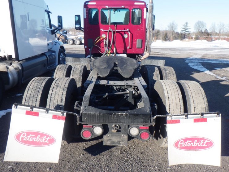 2018-peterbilt-579-image-8