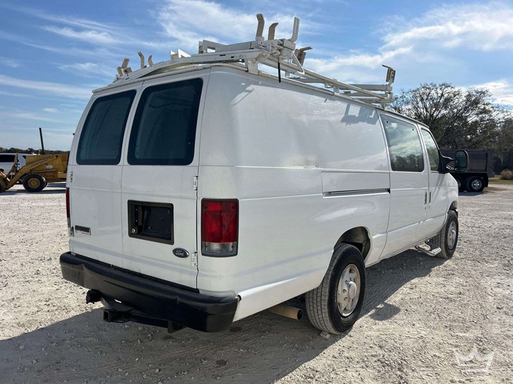 2008-ford-cargo-image-3