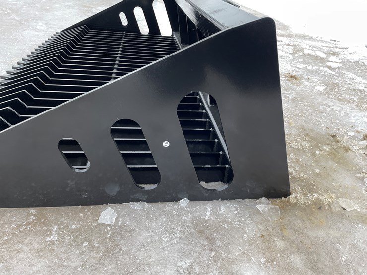 #2337-•-wolverine-skeleton-bucket-image-9