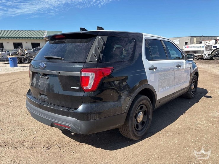 2016-ford-explorer-image-3