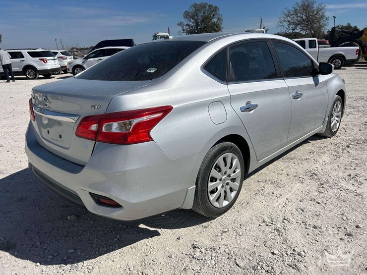 2017-nissan-sentra-sedan-image-3