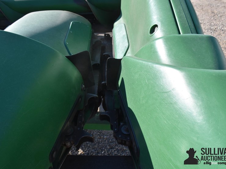 2014-john-deere-608c-image-13