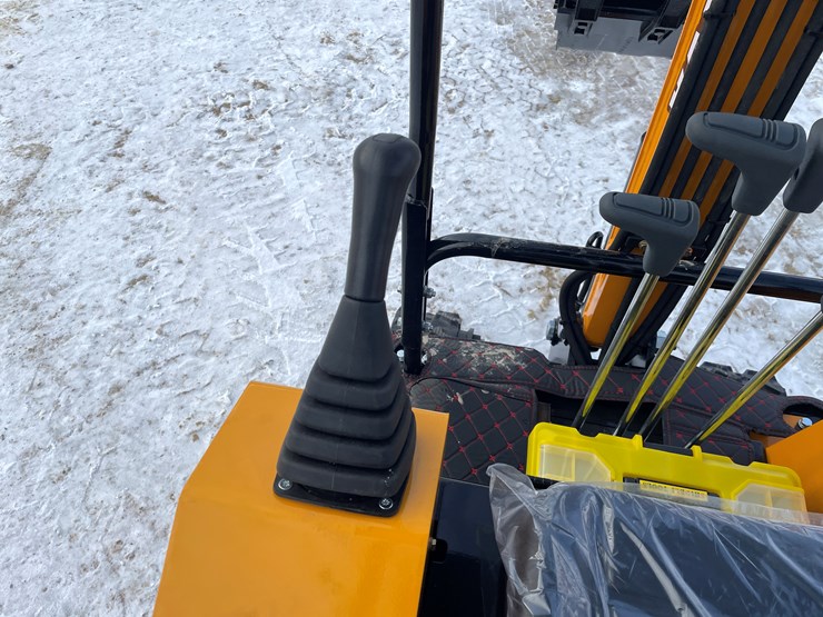 #109-•-miva-va15-mini-excavator-image-10