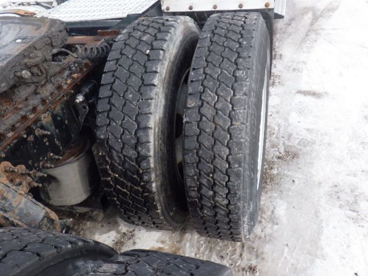 2016-volvo-vnl-300-image-6