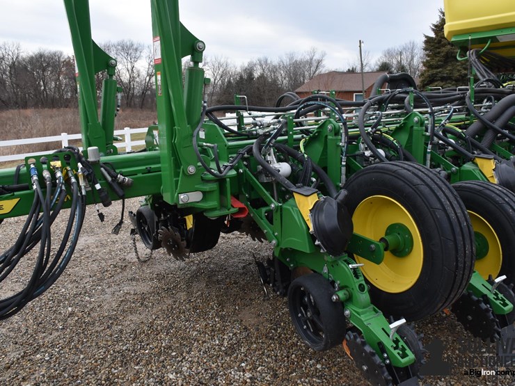 2022-john-deere-1775nt-image-13