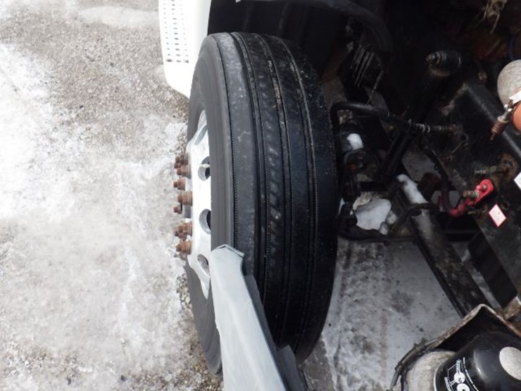 2016-freightliner-cascadia-125-image-25