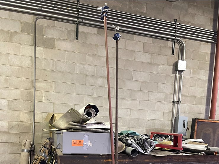 #7009-•-contents-on-top-of-oven-image-3