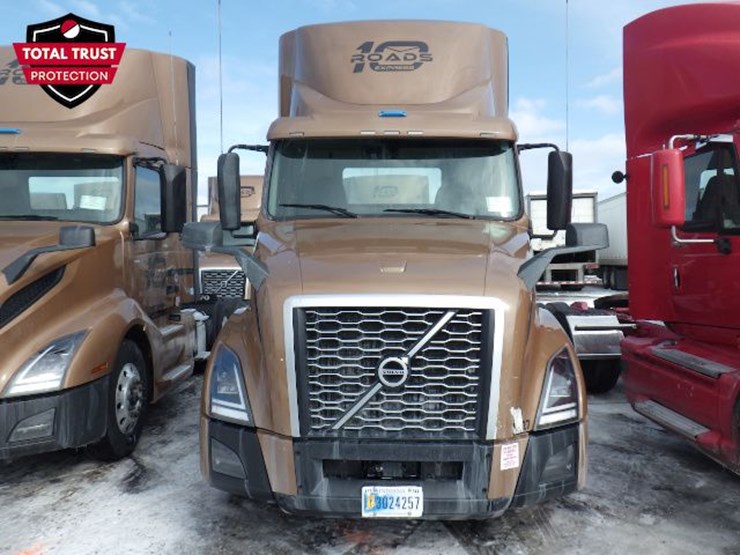 2022-volvo-vnl-300-image-3