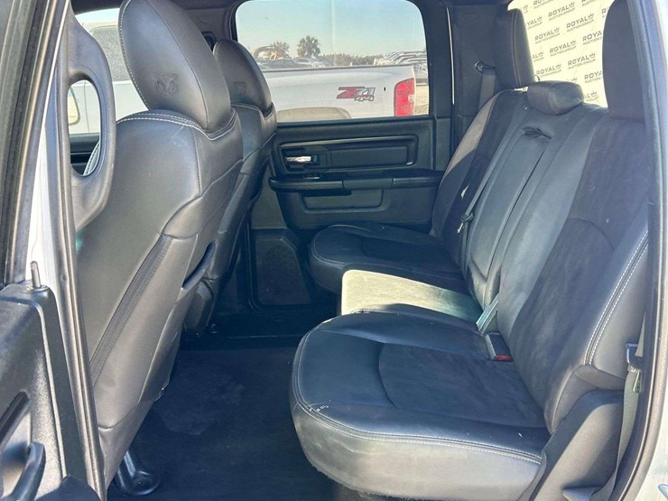 2017-dodge-1500-image-18