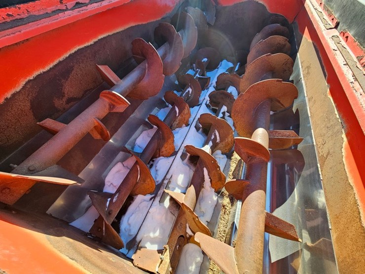 #311-•-2012-knight-4142-mixer-feed-wagon-image-24