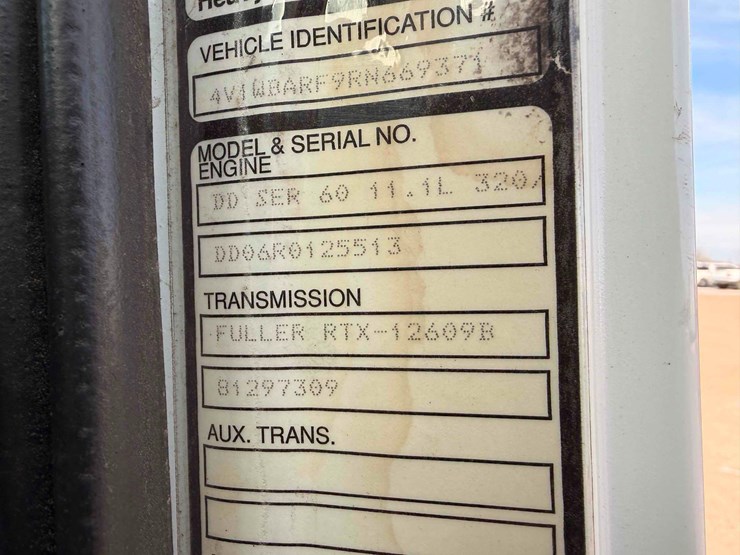 1994-volvo-truck-tractor-image-41