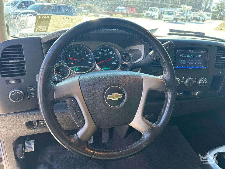 2014-chevrolet-silverado-2500hd-image-11