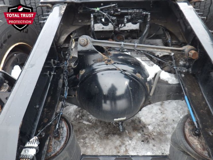 2022-volvo-vnl-300-image-9