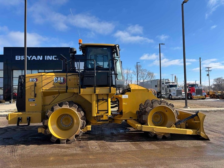 2023-caterpillar-815-image-45