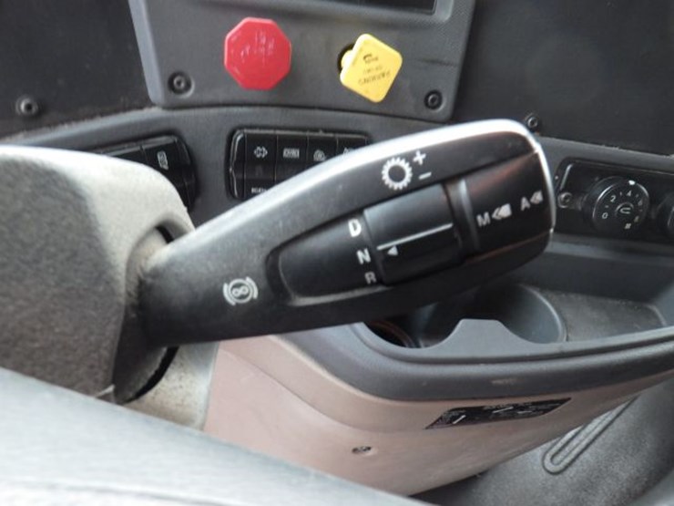 2018-freightliner-cascadia-125-image-17