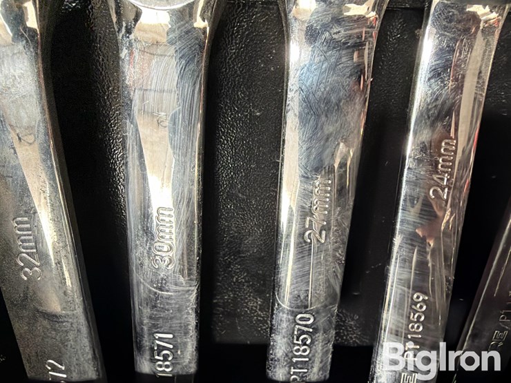 john-deere-toolbox-with-tools-image-6