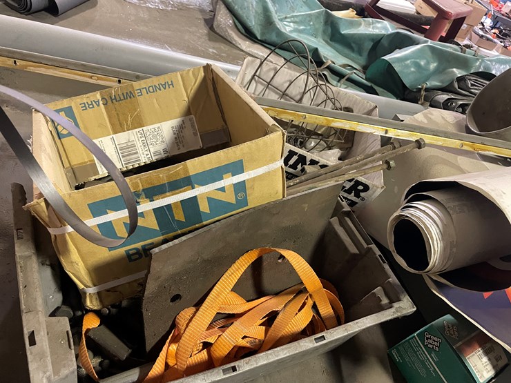 #7009-•-contents-on-top-of-oven-image-10