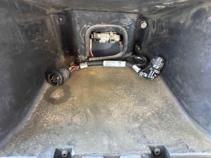 2020-caterpillar-d8t-image-37