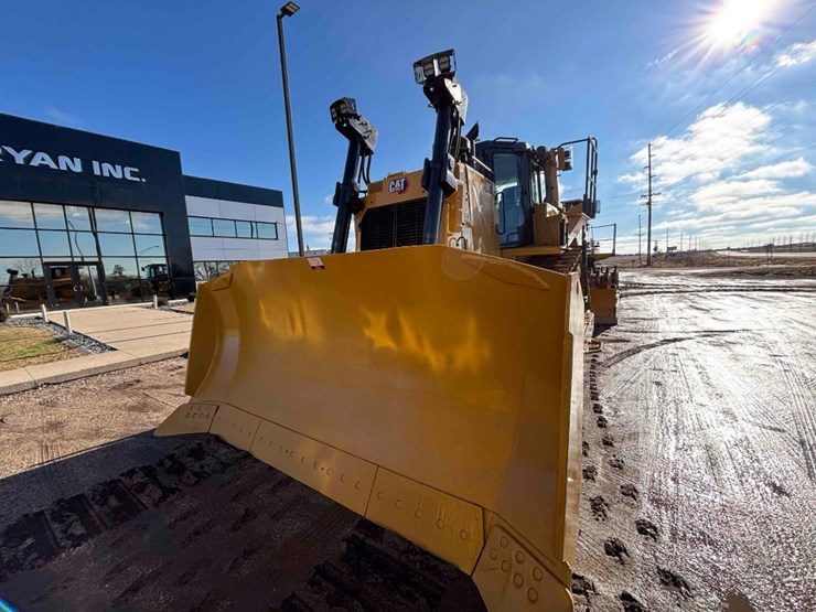 2020-caterpillar-d8t-image-9