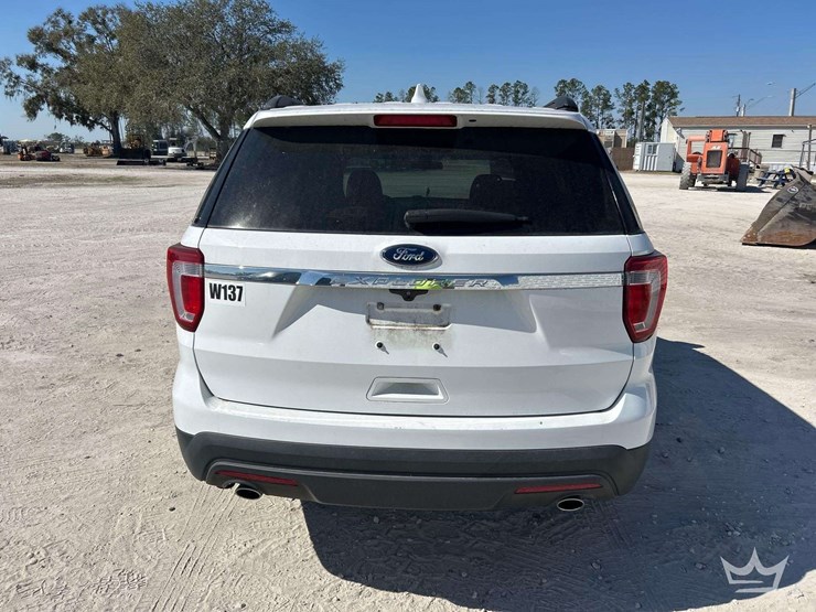 2016-ford-explorer-image-22