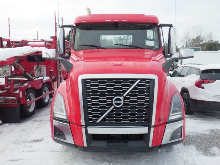 2023-volvo-vnl-300-image-2