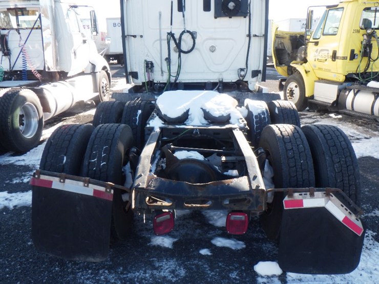 2017-freightliner-cascadia-125-image-11