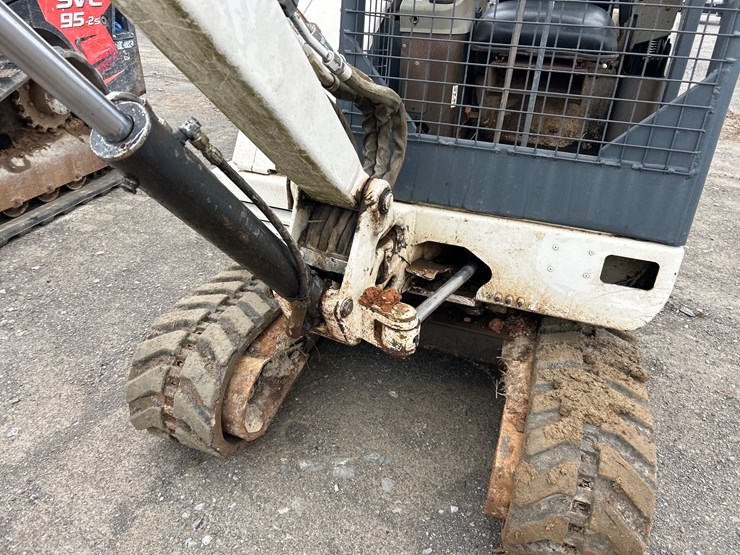 bobcat-325-image-8